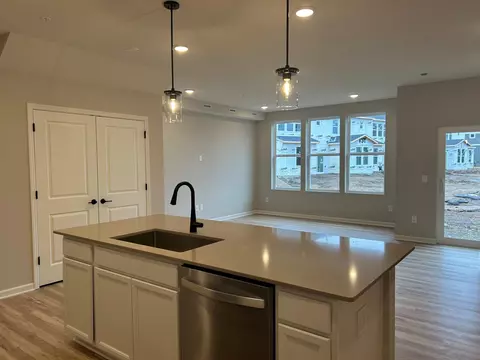 4885 Avery Ct, Eagan, MN 55123 photo 2
