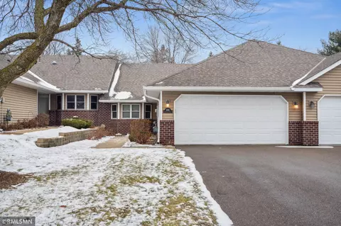 655 Overlook Dr, Roseville, MN 55113