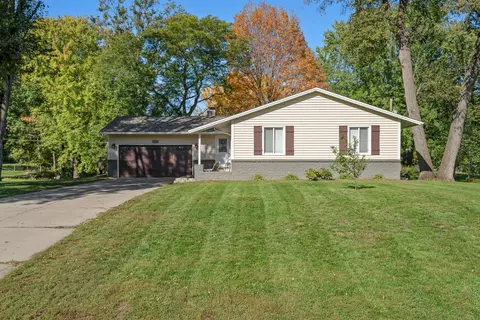 5916 W 104th St, Bloomington, MN 55438