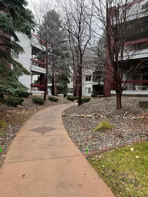 7520 Edinborough Way #2213, Edina, MN 55435