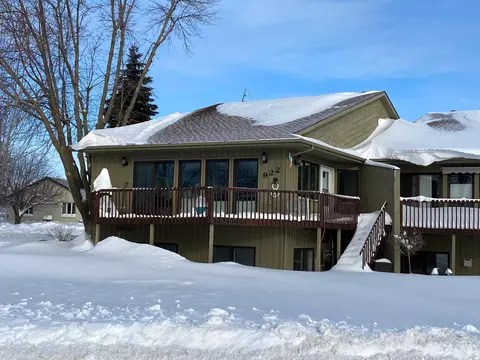 922 W Lake Ave, Worthington, MN 56187