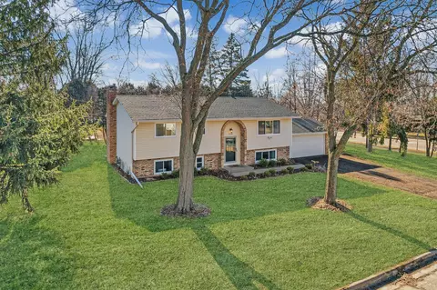 1096 Ingerson Rd, Shoreview, MN 55126