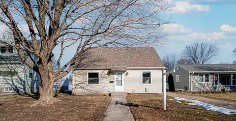 661 Montana Ave E, Saint Paul, MN 55106