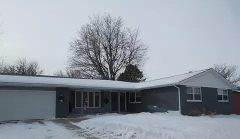 925 Miles Dr, Worthington, MN 56187