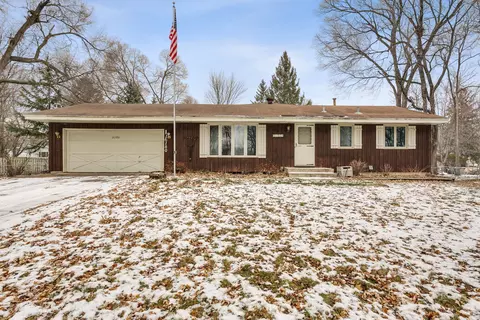 16180 Westgate Trl, Eden Prairie, MN 55344