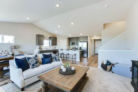 5145 Mustang Dr, Woodbury, MN 55129