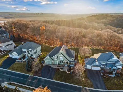 10112 Trails End Rd, Chanhassen, MN 55317