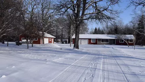 1108 Oakland Park Rd, Thief River Falls, MN 56701