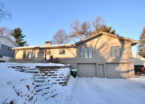 720 Warren Ave, Zumbrota, MN 55992