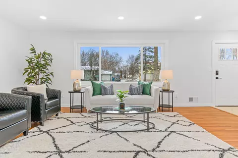 2042 Flint Ln, Eagan, MN 55122 photo 3