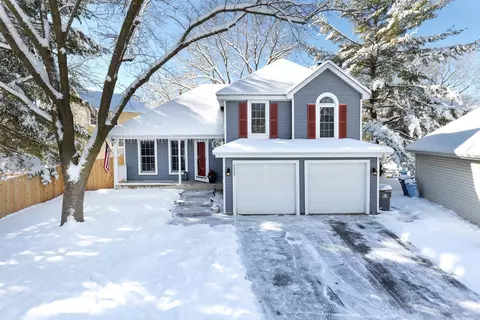 8925 Knollwood Dr, Eden Prairie, MN 55347