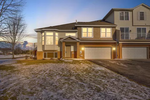 20114 Holister Ln, Lakeville, MN 55044