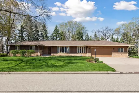 1897 Gluek Ln, Roseville, MN 55113