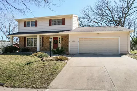 2328 Viking Dr NW, Rochester, MN 55901