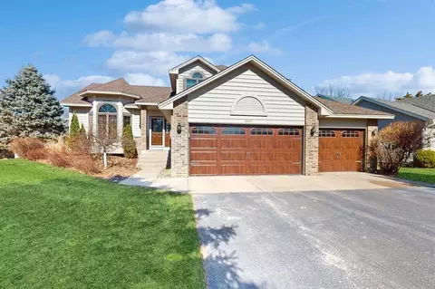 6467 Fawn Ln, Lino Lakes, MN 55014