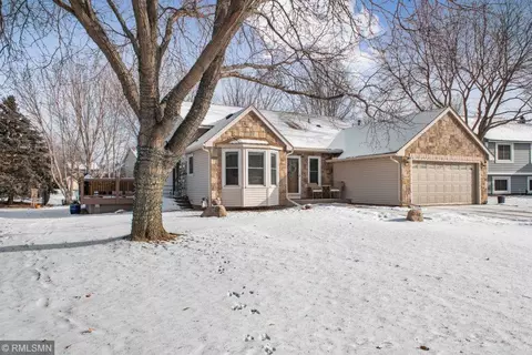 8608 Sycamore Ln N, Maple Grove, MN 55369