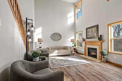 9032 Marsh Run St, Rockford, MN 55373