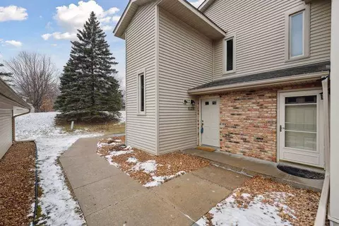 8840 Jasmine Ln, Eden Prairie, MN 55344
