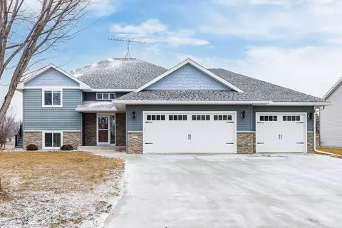 345 Ottawa Ave SE, Hutchinson, MN 55350