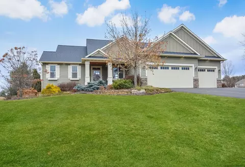 218 Muirfield Trl, Hudson, WI 54016