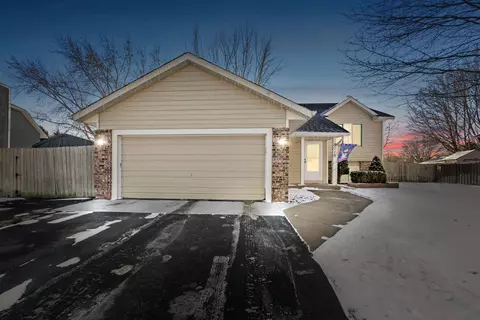 9115 92nd St S, Cottage Grove, MN 55016