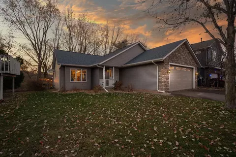4190 Hallmark Ave N, Oakdale, MN 55128