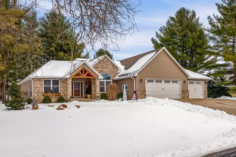 1343 East Ln, La Crescent, MN 55947