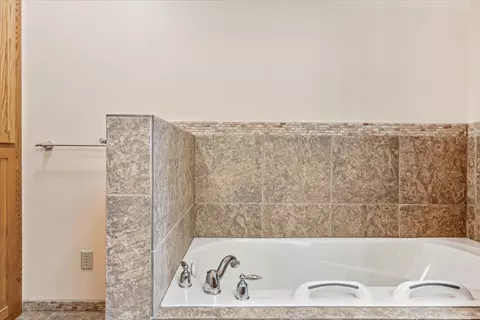 Bath - 2744 Platinum St, Saint Augusta, MN 56301 photo 2 of 4