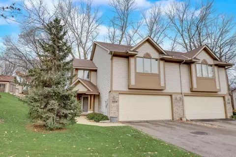 2124 Holloway Ave E, Maplewood, MN 55109