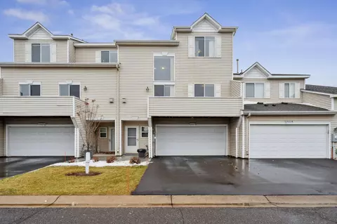 8626 Savanna Oaks Bay #B, Woodbury, MN 55125