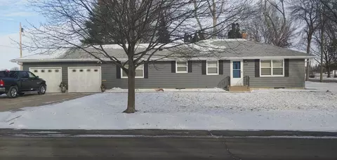 105 16th St E, Glencoe, MN 55336