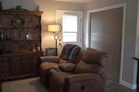 105 16th St E, Glencoe, MN 55336 photo 3