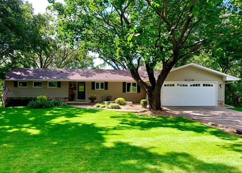 16065 Oak Shore Dr, Lakeville, MN 55044
