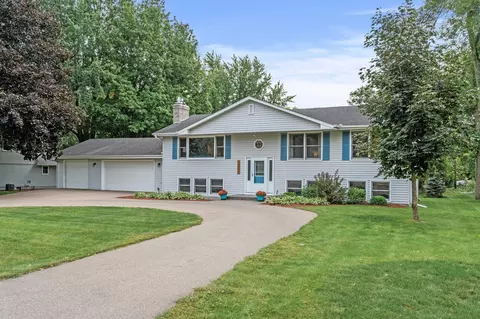 17891 Duck Lake Trl, Eden Prairie, MN 55346