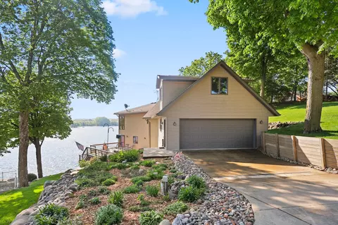 5574 Quinlar Ave NW, Annandale, MN 55302
