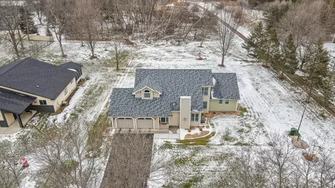 1202 Grandview Dr, Hudson, WI 54016