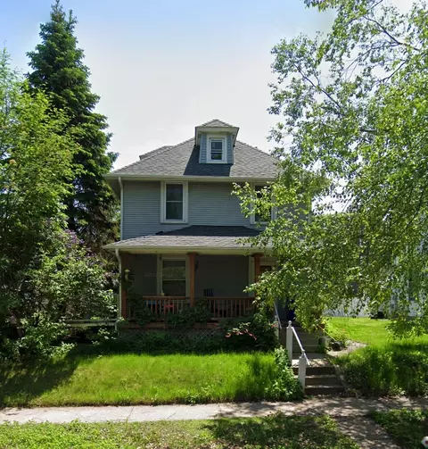 2004 Merriam Ln, Saint Paul, MN 55104