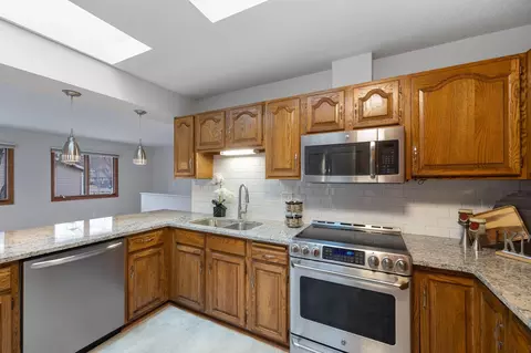 1974 Summer St, Falcon Heights, MN 55113