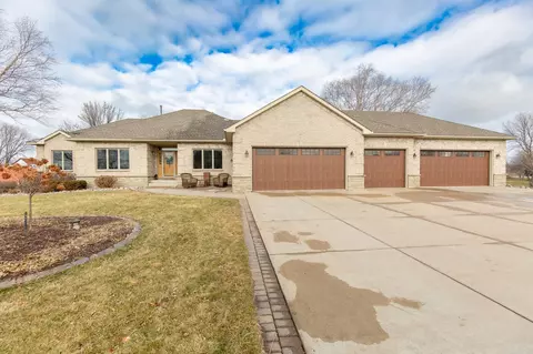 940 Rosewood Cir, Shakopee, MN 55379