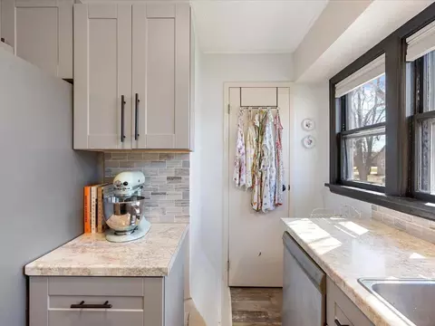 Kitchen - 417 B St NE, Brainerd, MN 56401 photo 3 of 4