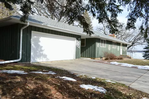 600 Oak Ln NW, Willmar, MN 56201