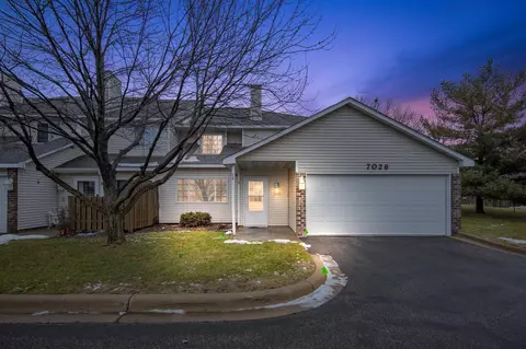 7026 19th St N #1, Oakdale, MN 55128