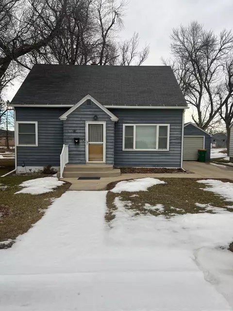 218 W Benton St, Lake Benton, MN 56149