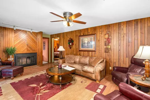 Living - 2800 Greysolon Rd, Duluth, MN 55812 photo 7 of 13