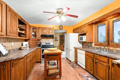Kitchen - 2800 Greysolon Rd, Duluth, MN 55812 photo 4 of 4