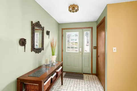 Entry Way - 2800 Greysolon Rd, Duluth, MN 55812 photo 1 of 3