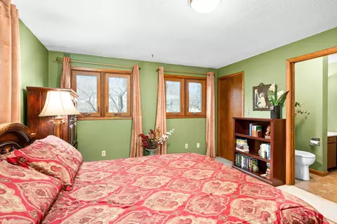 Bedroom - 2800 Greysolon Rd, Duluth, MN 55812 photo 6 of 8