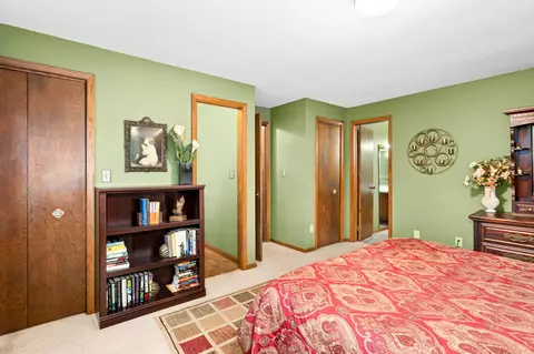 Bedroom - 2800 Greysolon Rd, Duluth, MN 55812 photo 7 of 8
