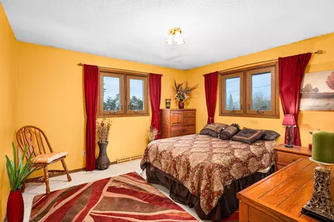 Bedroom - 2800 Greysolon Rd, Duluth, MN 55812 photo 3 of 8