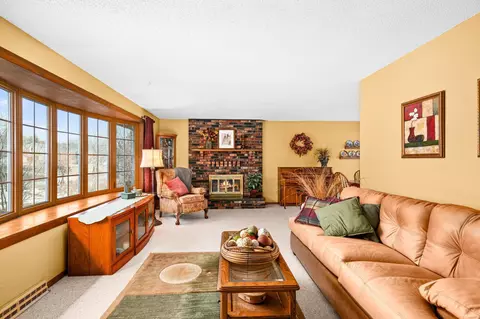 Living - 2800 Greysolon Rd, Duluth, MN 55812 photo 2 of 13